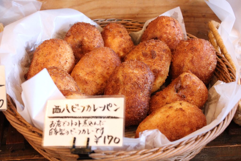 西八王子のパン屋DueTre 西八ビーフカレーパン