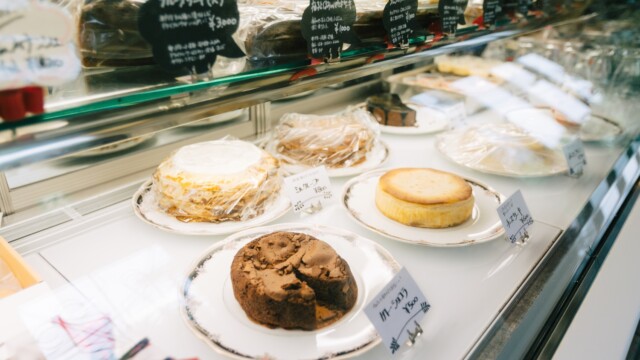 ケーキのショーケース_左