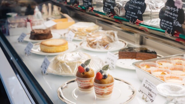 ケーキのショーケース_右